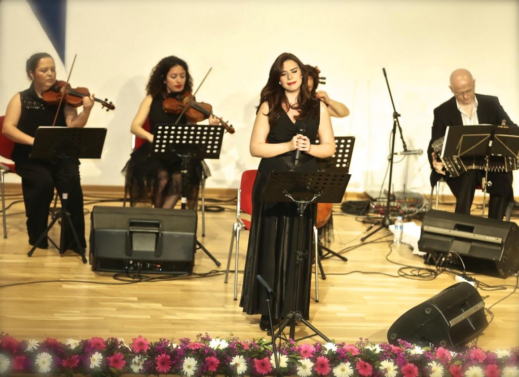 Piatango ile Nisan 2015 gerçekleştirdikleri konserde Selmin Artemiz