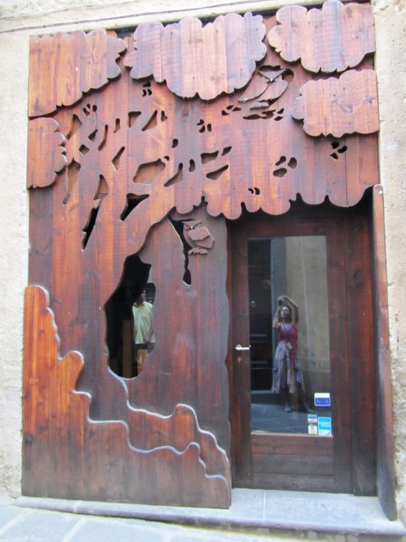 Orvieto Bottega Michelangeli mağaza dışından bir panel